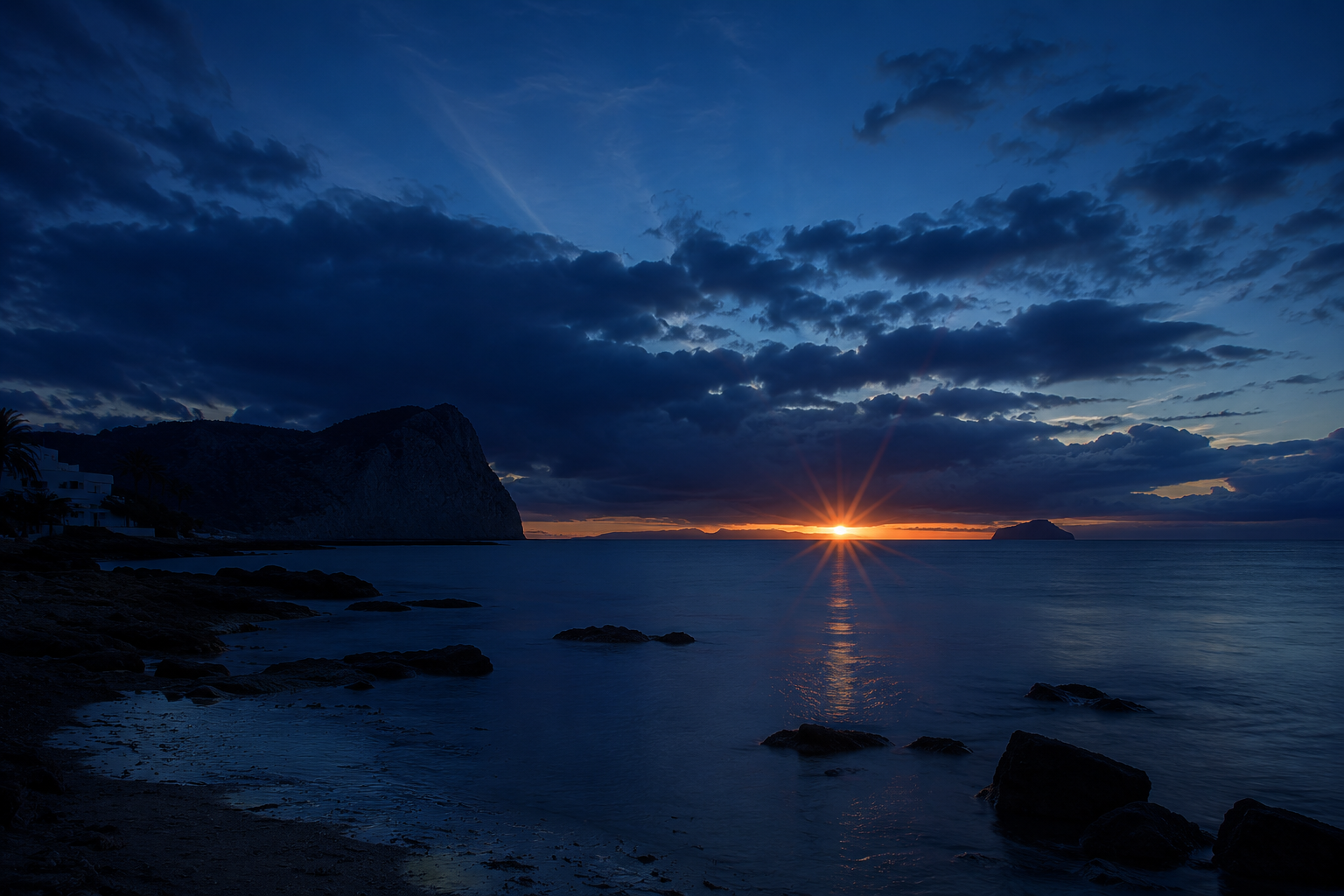 夕暮れの海岸線